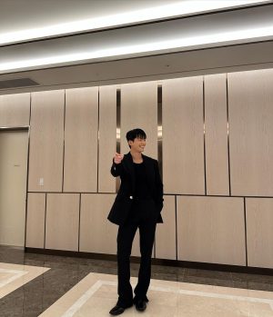 Wi Ha-jun Instagram - ’최악의악‘ 과 DJ처리와 함께 행복한 명절 연휴 보내세요!🔥💕
#최악의악 #디즈니플러스