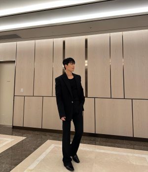 Wi Ha-jun Instagram - ’최악의악‘ 과 DJ처리와 함께 행복한 명절 연휴 보내세요!🔥💕
#최악의악 #디즈니플러스