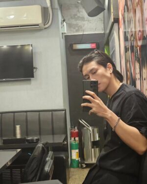 Wichapas Sumettikul Instagram - Selfie