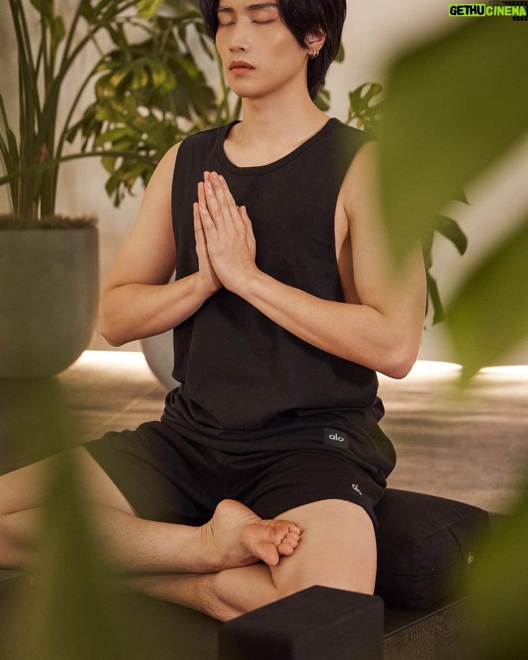 Wichapas Sumettikul Instagram - Mindful movements @alo 🖤