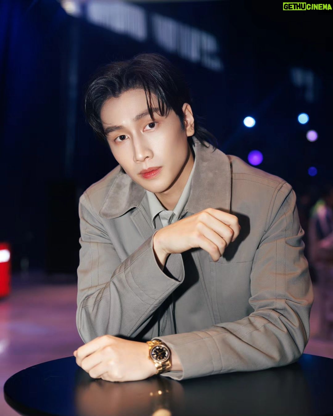 Wichapas Sumettikul Instagram - Kept you waiting, huh? Unveil Spring Summer 2024 with EM DISTRICT WORLD’S FASHION DISTRICT EQUINOX SUMMER 2024 The epitome of a world-class fashion destination #EquinoxSummer24 #EMDISTRICT #EMFASHIONICON #biblesumett #biblewichapas @Theemsphere @emporium_emquartier