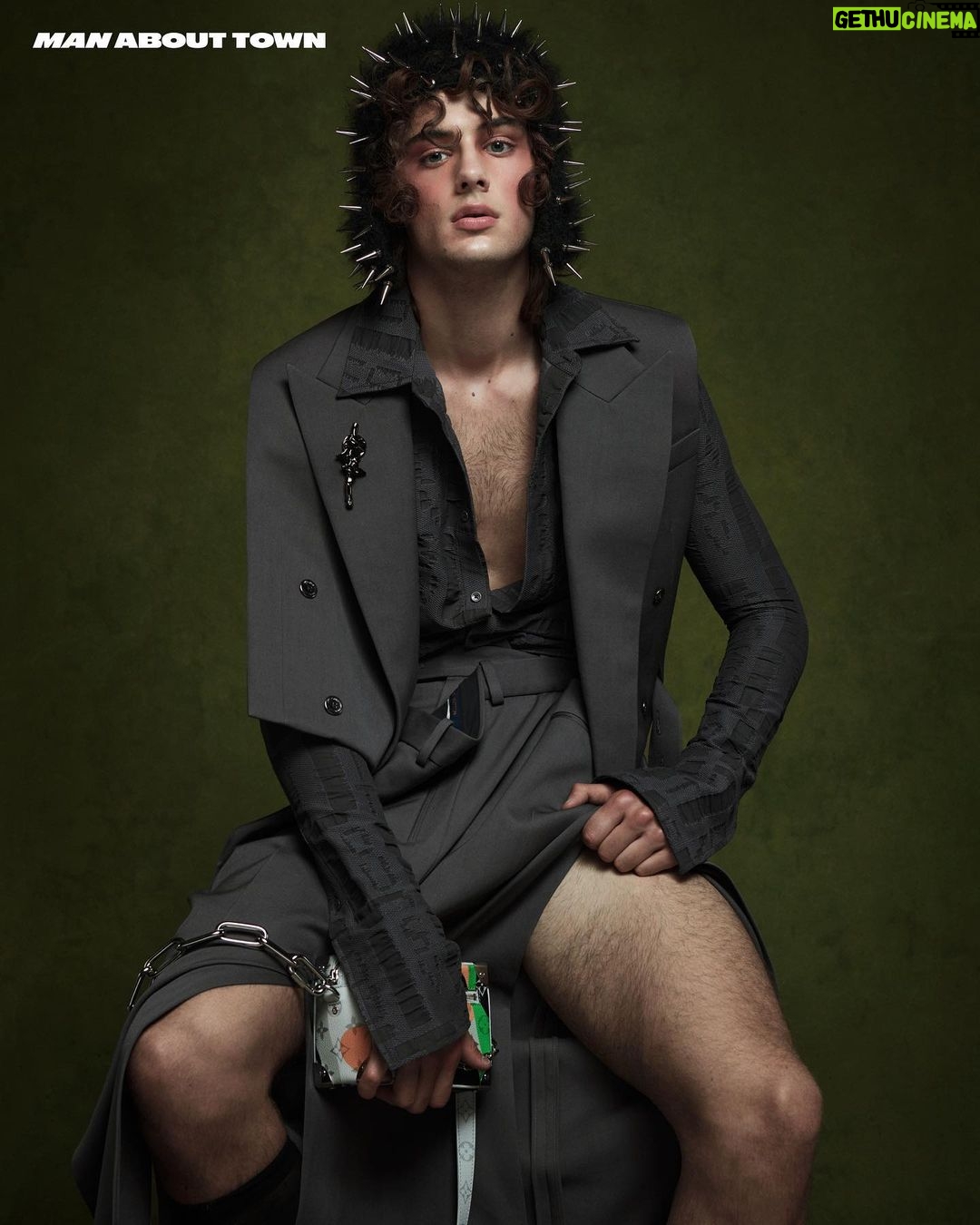 William Franklyn-Miller Instagram - Covering our Autumn/Winter 2023 issue, @william.franklyn.miller stars in this season’s catwalk fashion special by Man About Town’s Editor-in-Chief @damianfoxe and Fashion Director @mrbitton. Head to manabouttown.tv to pre-order the issue now! Photography by @damianfoxe Styling by @mrbitton Model @william.franklyn.miller at @chaptermgmt Hairstyling by @ryojiimaizumi Grooming by @adamdecruz Editorial Director @charlottejmorton Editor-in-Chief @damianfoxe Editor @andreww_wright Art Director @mike.w.morton Lighting by @mezphotostudio Digital Operator @lilingtons Styling Assistants @ignaciodetiedra @sophiejamescreative Special thanks to @loftstudioslondon