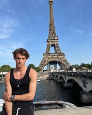 William Franklyn-Miller Instagram - Made it to Paris, shits cool icl