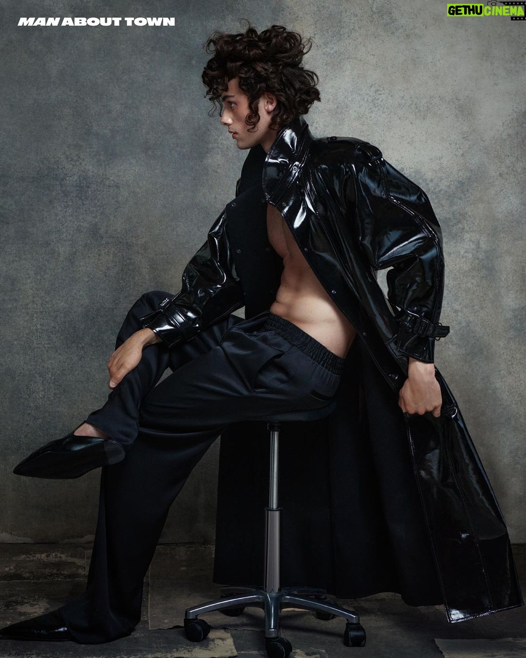 William Franklyn-Miller Instagram - Covering our Autumn/Winter 2023 issue, @william.franklyn.miller stars in this season’s catwalk fashion special by Man About Town’s Editor-in-Chief @damianfoxe and Fashion Director @mrbitton. Head to manabouttown.tv to pre-order the issue now! Photography by @damianfoxe Styling by @mrbitton Model @william.franklyn.miller at @chaptermgmt Hairstyling by @ryojiimaizumi Grooming by @adamdecruz Editorial Director @charlottejmorton Editor-in-Chief @damianfoxe Editor @andreww_wright Art Director @mike.w.morton Lighting by @mezphotostudio Digital Operator @lilingtons Styling Assistants @ignaciodetiedra @sophiejamescreative Special thanks to @loftstudioslondon