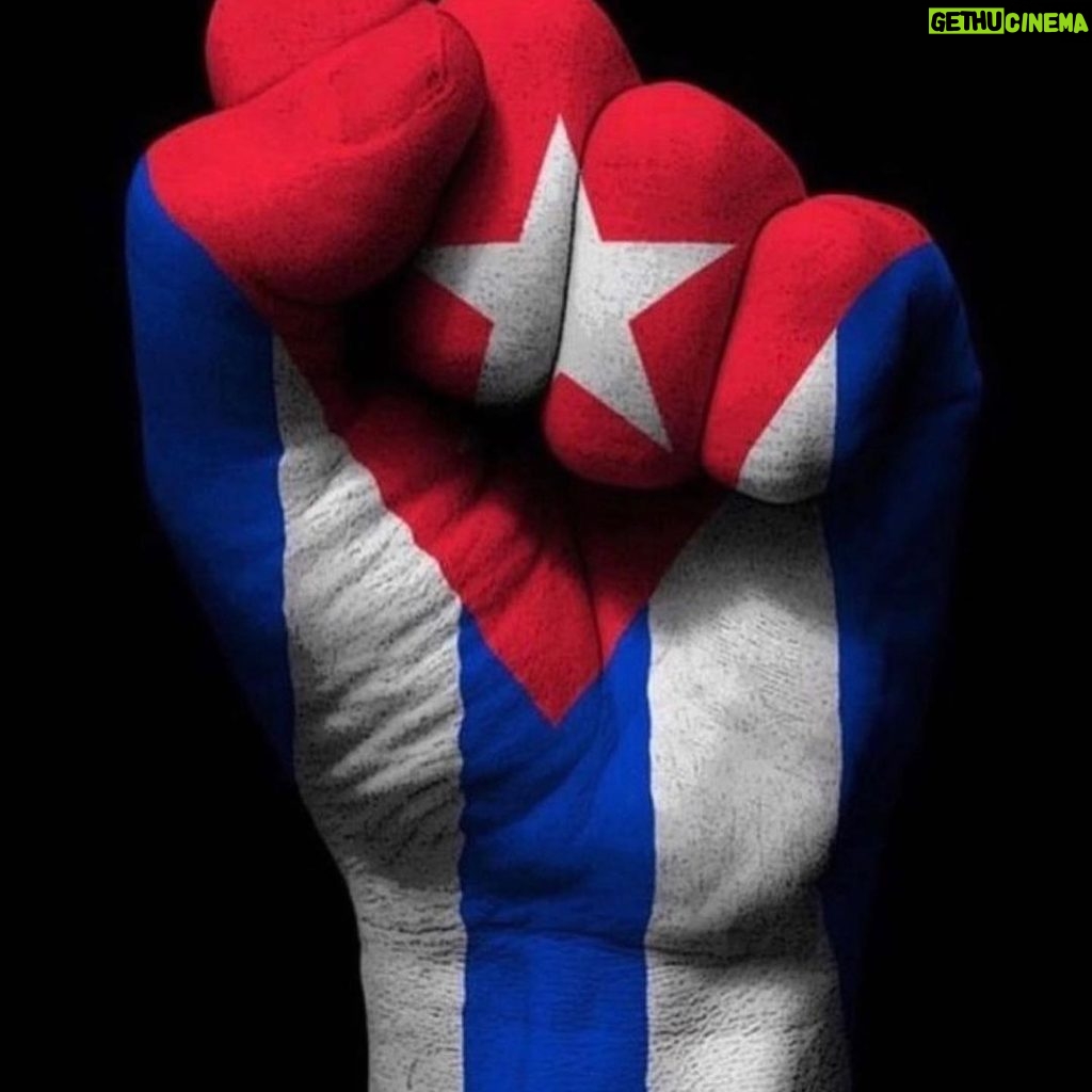 William Levy Instagram - The protests that have erupted over the past year have made history. All of them were citizens who exercised their God given freedom to demand justice from those in power. Whether it’s about civil rights, police reform, immigration, voting, tax policy, women’s rights, these protests all require one thing… freedom. This is what makes the protests in Cuba so different than the others. Their freedom was stolen over 60 years ago. For decades Cubans couldn’t demand justice because they had no voice. They have no right to speak, to assemble, to organize and be heard. This freedom is something so many in the free world take for granted. Today I see thousands in the streets of Havana declaring “we are not afraid!” and I am humbled by their bravery… As a boy in Cuba I watched as my family members were imprisoned for less. And we all know the stories of Cubans who were tortured and executed for daring to speak out against those in power. I know firsthand how high the stakes are. In an era of unprecedented demands for civil rights and social justice, it’s time that these demands apply to the Cuban people too. These people in the streets are risking everything to ensure that their children can be free, and they deserve all of our support. May God bless and protect the Cuban people and may we all do everything in our power to ensure that they are successful in reclaiming the freedom that they once had in Cuba. #soscuba #freecuba #freedom Está en inglés para que me entienda el mundo entero.