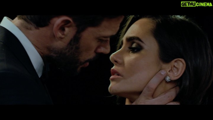 William Levy Instagram - “ En Brazos de un Asesino” YA DISPONIBLE en toda LATINOAMÉRICA por #amazonprimevideo los quiero !!!! Espero la disfruten. Love you all!! Song “The Way You Move” from @itssaraphillips Directed by @matimoltrasio #enbrazosdeunasesino #amazonvideobrasil #amazonvideolat