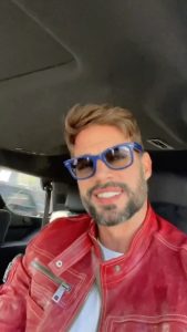 William Levy Instagram - Saludos mi gente desde NY. Se les quiere. Aquí les dejo una musiquita buena para empezar el día 😜😎 #elhombredetuvida #joeveras #ny