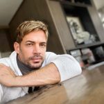 William Levy Instagram - Hoy me encuentro celebrando la Navidad lejos de casa y extrañando a los míos, pero puedo decir que me siento un hombre muy afortunado de poder estar rodeado de personas que me han brindado mucho cariño. Me siento afortunado de tener la familia que tengo, los amigos que tengo, de poder festejar un día tan especial en un año como este, de poder encontrarme bien de salud y a la misma vez poder hacer lo que amo. Gracias a todos ustedes que desde tantas partes del mundo me brindan tanto cariño. Gracias a Dios siempre por todo 🙏🏻🙏🏻🙏🏻🙏🏻. Les deseo lo mejor del mundo. Disfruten de su familia y de esa gente que tanto los quiere. Que DIOS los llene de SALUD, AMOR y FELICIDAD 🙏🏻 #feliznavidad Bogotá, Colombia