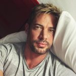 William Levy Instagram - Busca el más hermoso de tus recuerdos y ponlo en tus sueños ******🌙 buenas noches desde #colombia 😉#cafeconaromademujer @canalrcn @telemundo