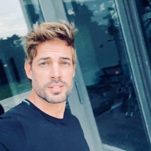 William Levy Instagram - Besos 😉  Love you all !! BTW mientras estabas subiendo el video mi  hija @kaileylevy19 pasa por mi lado y decide ponerle música 😂 
Song: Buttons by The Pussycat Dolls