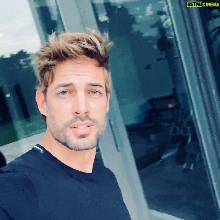 William Levy Instagram - Besos 😉 Love you all !! BTW mientras estabas subiendo el video mi hija @kaileylevy19 pasa por mi lado y decide ponerle música 😂 Song: Buttons by The Pussycat Dolls