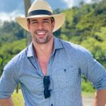 William Levy Instagram - Cual prefieren 1 o 2 😉 #sebastianvallejo #cafeconaroma #cafe @canalrcn @telemundo Eje Cafetero Colombiano