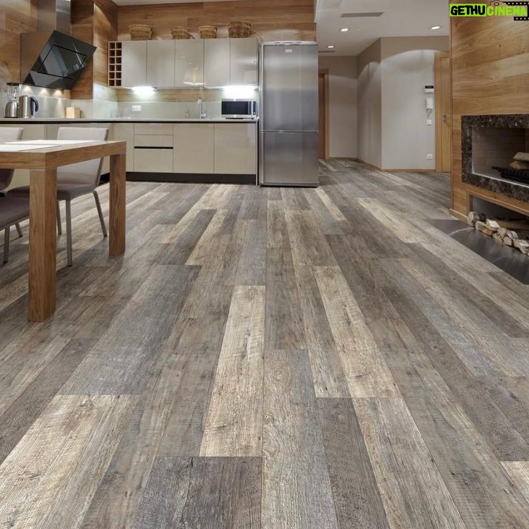William Levy Instagram - Papiiiiiiii WaaazzUuuppppp!!!! I’m so proud of you !!! Can’t believe you’re about to open 400 stores in the US. The real @antoniosustiel_flooringking 😎👍🏻 #laminateflooring #vinyl #waterproof #bestprice