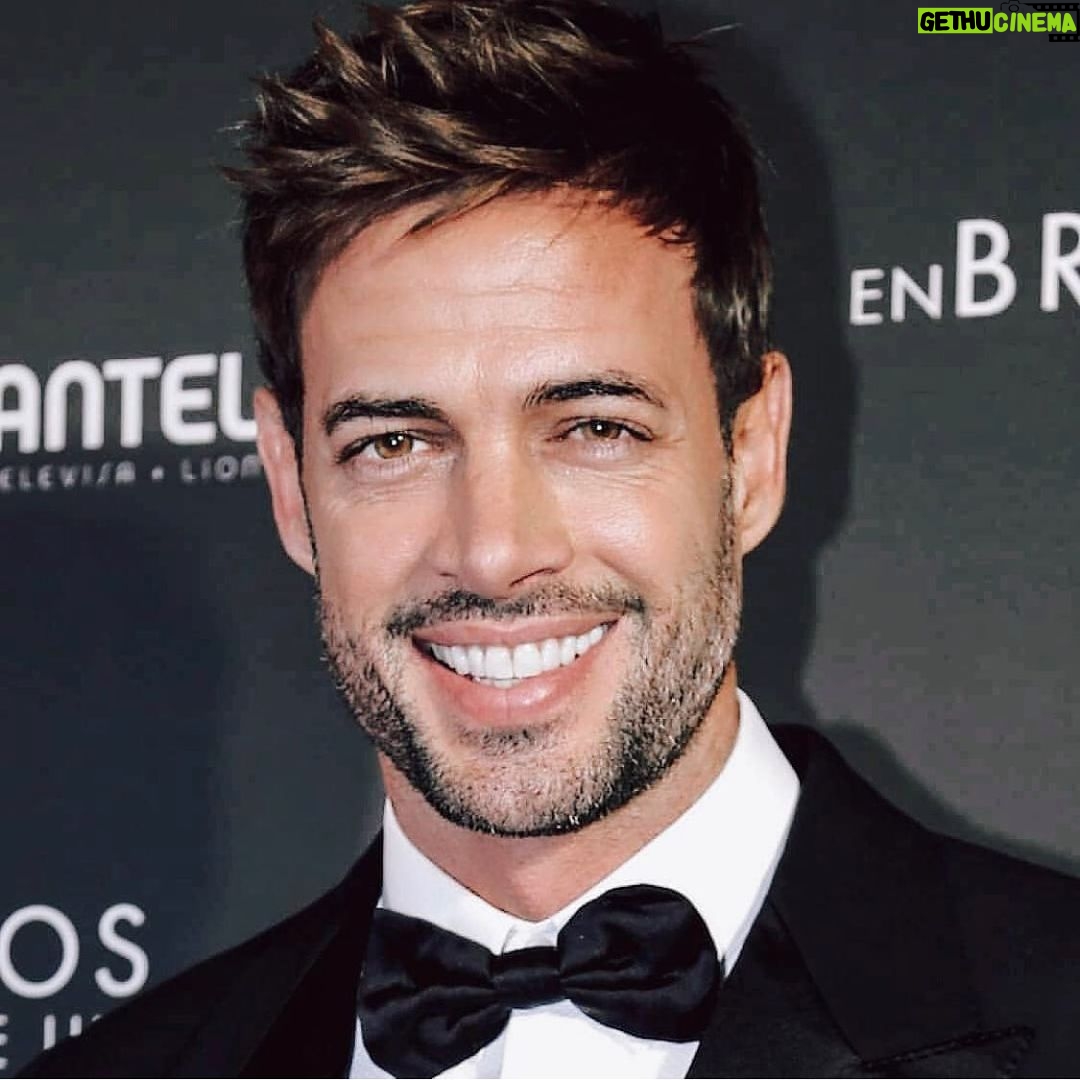 William Levy Instagram - Algunas fotos de anoche an la premier de #enbrazosdeunasesino @aliciasanz_ @jeffxgoldberg @matimoltrasio @monicaayos @pantelionfilms @joseinla @claudiafashions #movie #cinelatino #cineiberoamericano Cinemark Paradise 24 and XD