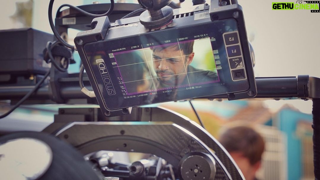 William Levy Instagram - 😉😎😜😀 que lindo proyecto y linda compañÃa @samadhiza @karenbarroeta @ikertoledano @jesushichan #vuelveami @telemundo @telemundoseries