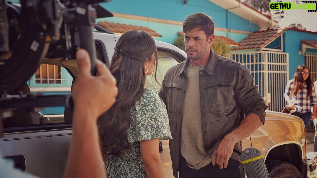 William Levy Instagram - 😉😎😜😀 que lindo proyecto y linda compañÃa @samadhiza @karenbarroeta @ikertoledano @jesushichan #vuelveami @telemundo @telemundoseries