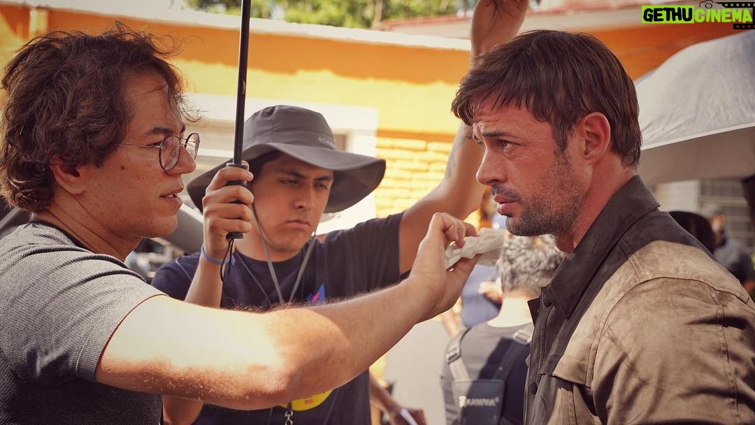 William Levy Instagram - 😉😎😜😀 que lindo proyecto y linda compañÃa @samadhiza @karenbarroeta @ikertoledano @jesushichan #vuelveami @telemundo @telemundoseries