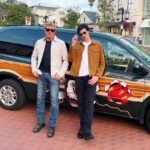 William Zabka Instagram - Johnny and Demetri just surprised a bunch of real karate kids and their BADASS Sensei’s about to watch CKS5 EPS 1 & 2 on the BIG SCREEN #CobraKaiSeason5 🦅