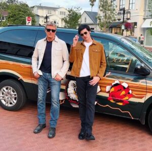 William Zabka Instagram - Johnny and Demetri just surprised a bunch of real karate kids and their BADASS Sensei’s about to watch CKS5 EPS 1 & 2 on the BIG SCREEN #CobraKaiSeason5 🦅