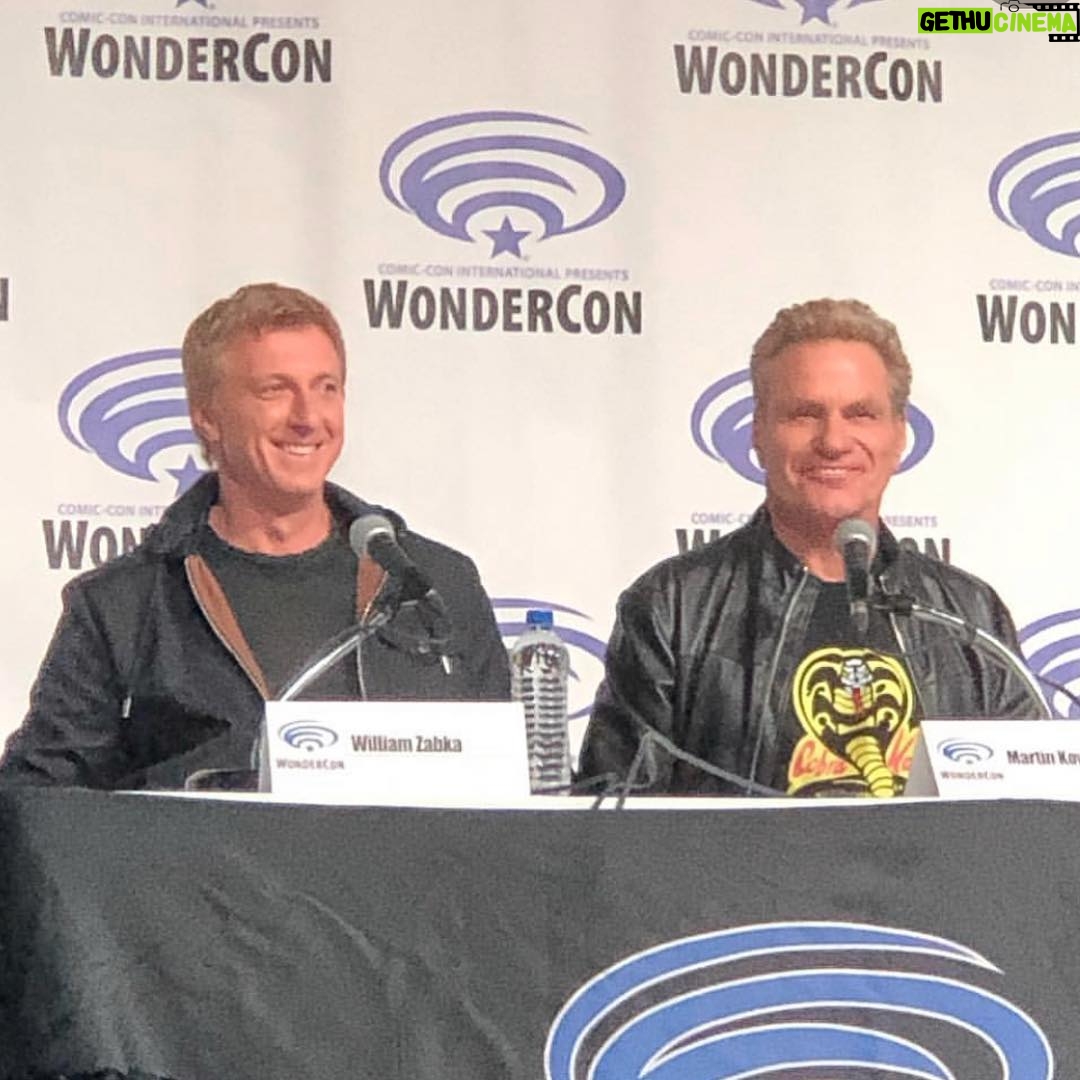 William Zabka Instagram - Great day @wondercon yesterday promoting @cobrakaiseries S2 with #TeamCobraKai @healdrules @jonhurwitz @therealhaydenschlossberg @martinkove @xolo_mariduena @jb_mixmatch thx to the fans for these pix! šš»