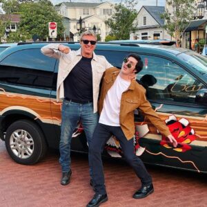 William Zabka Instagram - Johnny and Demetri just surprised a bunch of real karate kids and their BADASS Sensei’s about to watch CKS5 EPS 1 & 2 on the BIG SCREEN #CobraKaiSeason5 🦅