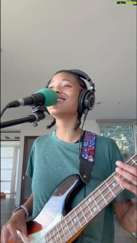 Willow Smith Instagram - listen on 🎧 if possible sexy sapiens alssoooo somebody duet me lol (all different kinds of vocalists or instrumentalists are welcome) 125bpm