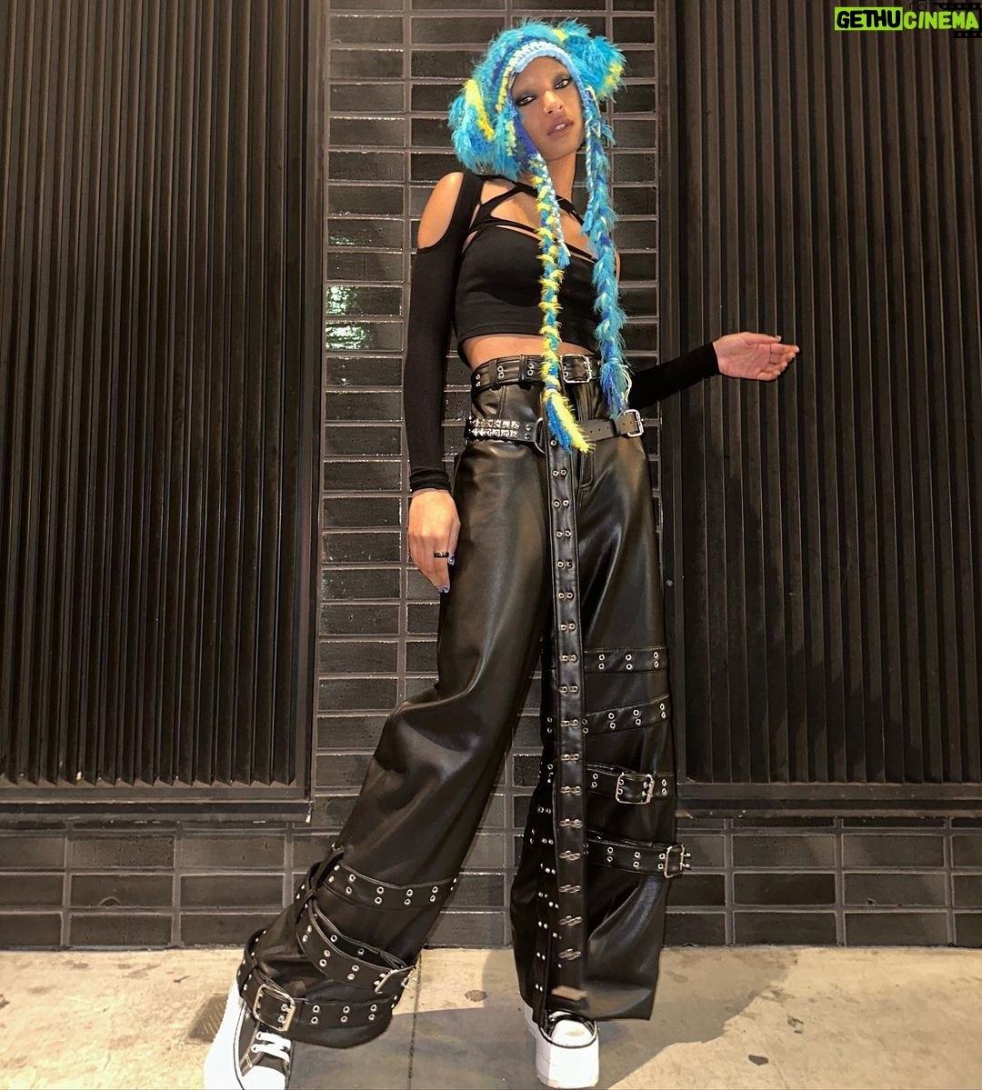 Willow Smith Instagram - who wants that honey