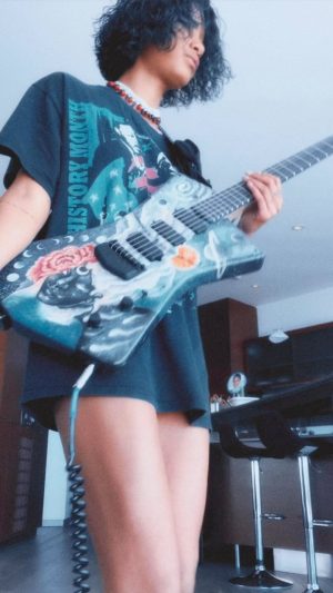 Willow Smith Instagram - I FUCKING LOVE PRIMUS 
😩😩😩😩😩😩🥲😩😩😩😩😩

If you haven’t listened to <Conspiranoid> … that’s a big issue
