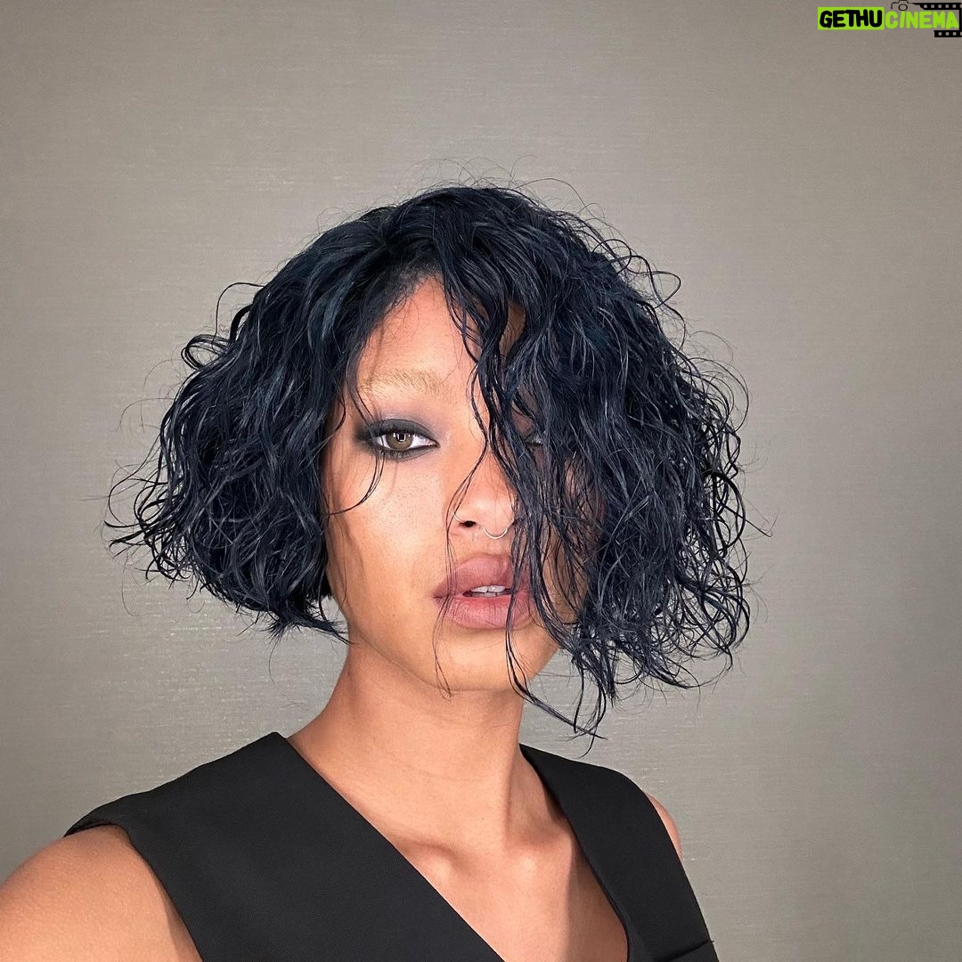 Willow Smith Instagram - If you love me, amazing. If you hate me, fantastic.