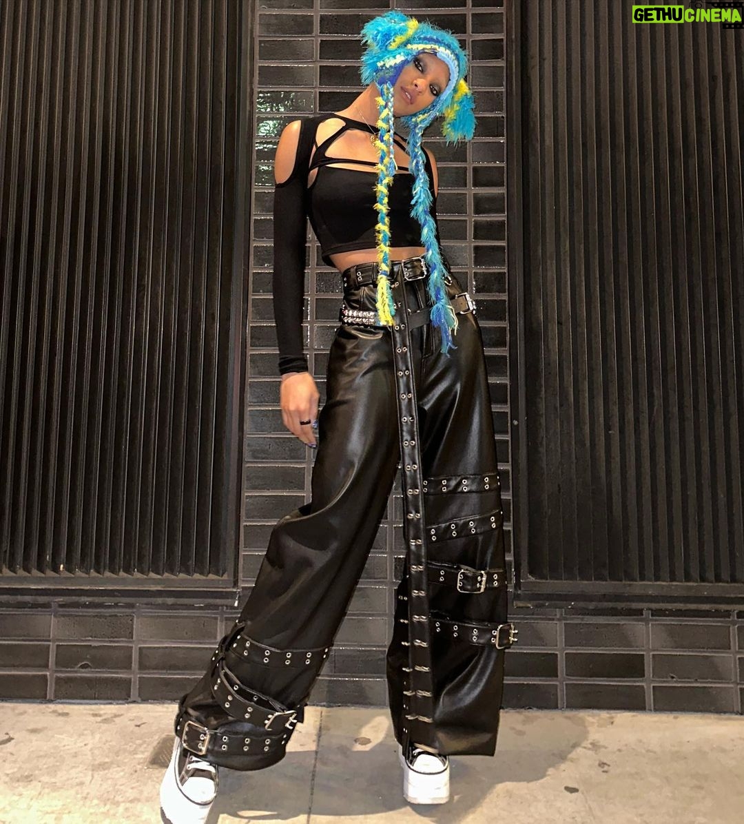 Willow Smith Instagram - who wants that honey