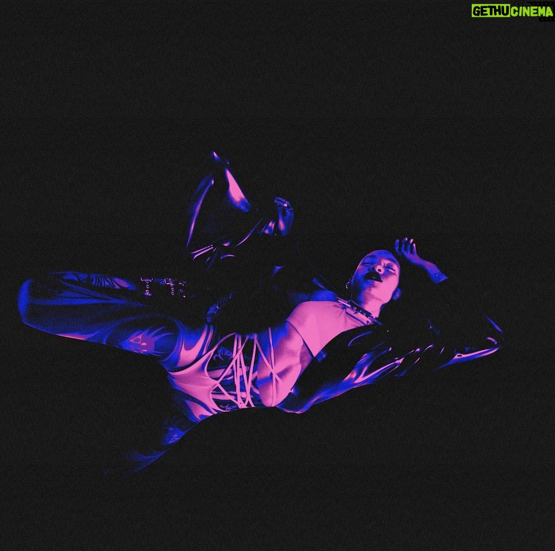 Willow Smith Instagram - ✨hover like a GODDESS✨