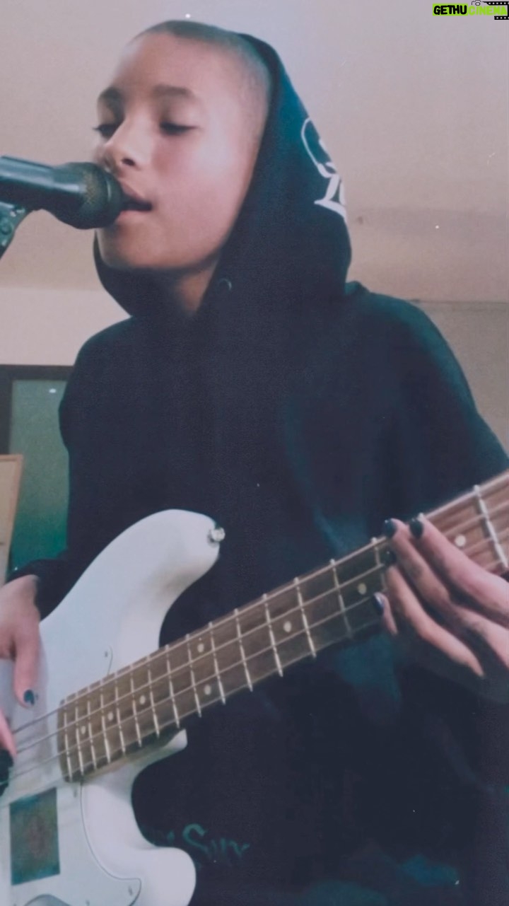 Willow Smith - 155.5K Likes - Bass line is obviously wrong but can you guess what <Tame Impala> tune it is👀