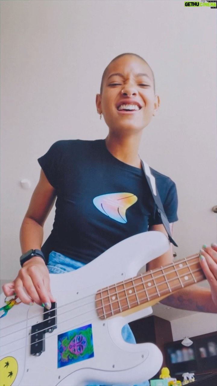 Willow Smith - 547.4K Likes - No metronome but <vibing> regardless 😝
nails by: @_linadoll