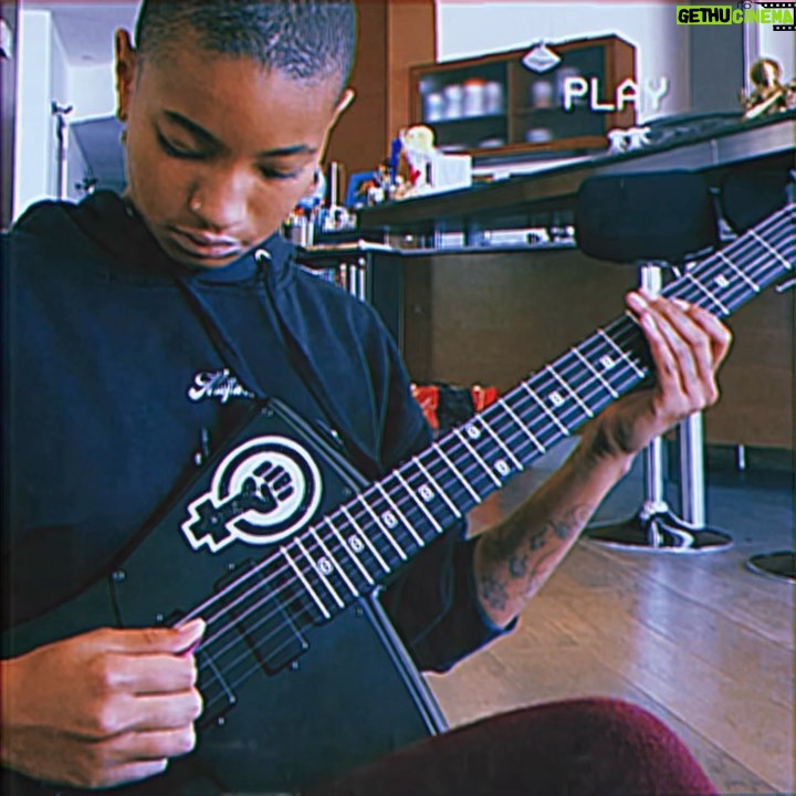 Willow Smith - 191.6K Likes - 💕☠️It’s been a while☠️💕
thought I’d serve some semi <hard riffs> this afternoon