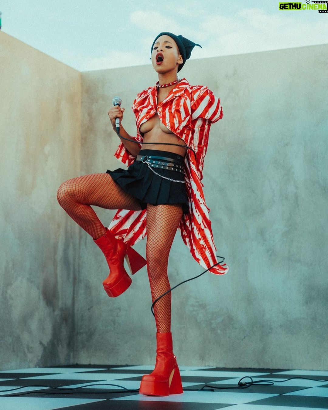 Willow Smith - 678.8K Likes - 📸: @samcahill <🖤💄>