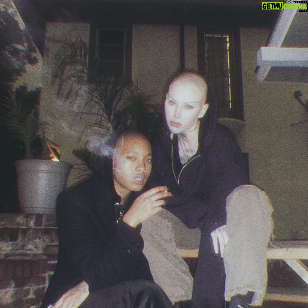 Willow Smith - 542K Likes - <🤢🧠>