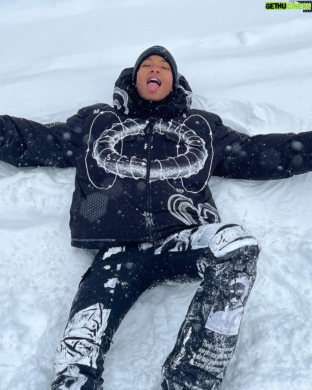 Willow Smith - 392.1K Likes - 🖤<@msftsrep>🖤