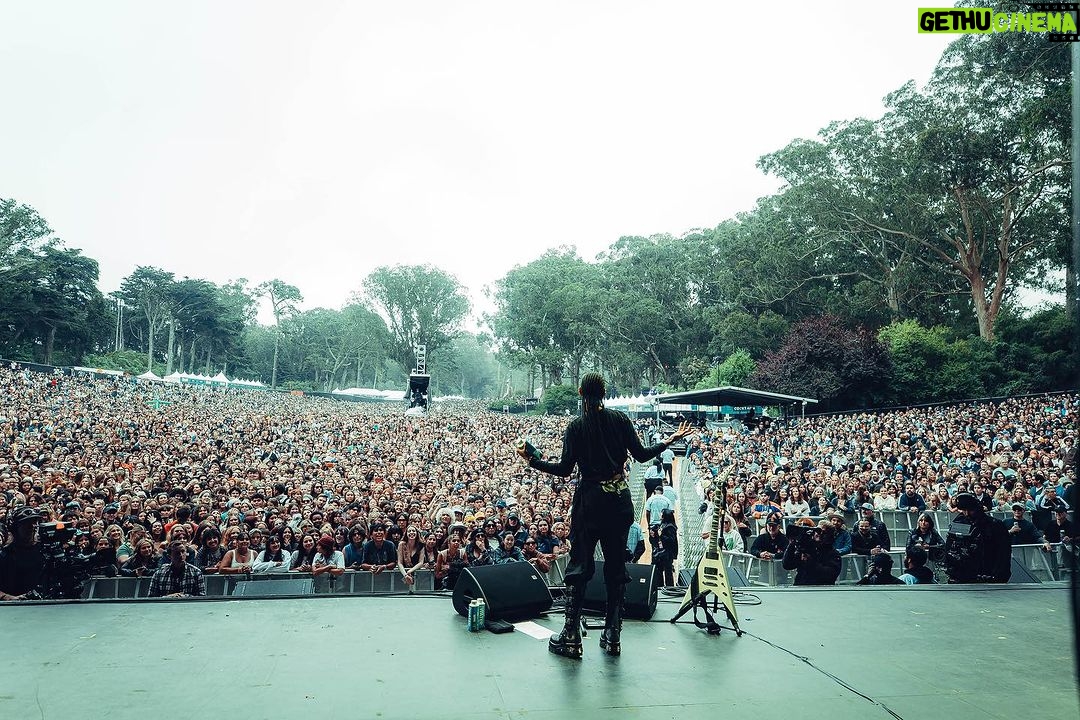 Willow Smith Instagram - 🖤 @outsidelands 🖤