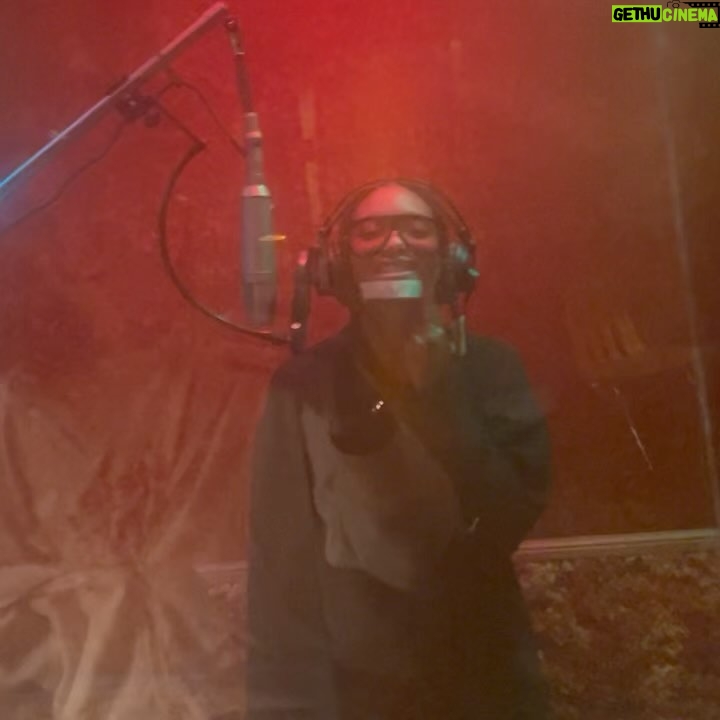 Willow Smith Instagram - BIG GRATITUDE to @eddiebenjamin for putting up with my shenanigans while masterfully playing damn near every instrument in the studio ๐๐พ as you can see we had way too much fun making this track & I canโt wait for you all to transcend this earthly plane while listening โฆ I know we did ๐๏ธ ๐ชNOV. 3๐ช