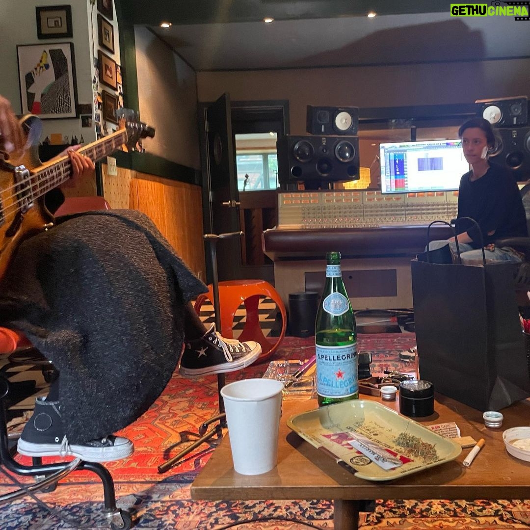 Willow Smith Instagram - BIG GRATITUDE to @eddiebenjamin for putting up with my shenanigans while masterfully playing damn near every instrument in the studio ๐๐พ as you can see we had way too much fun making this track & I canโt wait for you all to transcend this earthly plane while listening โฆ I know we did ๐๏ธ ๐ชNOV. 3๐ช