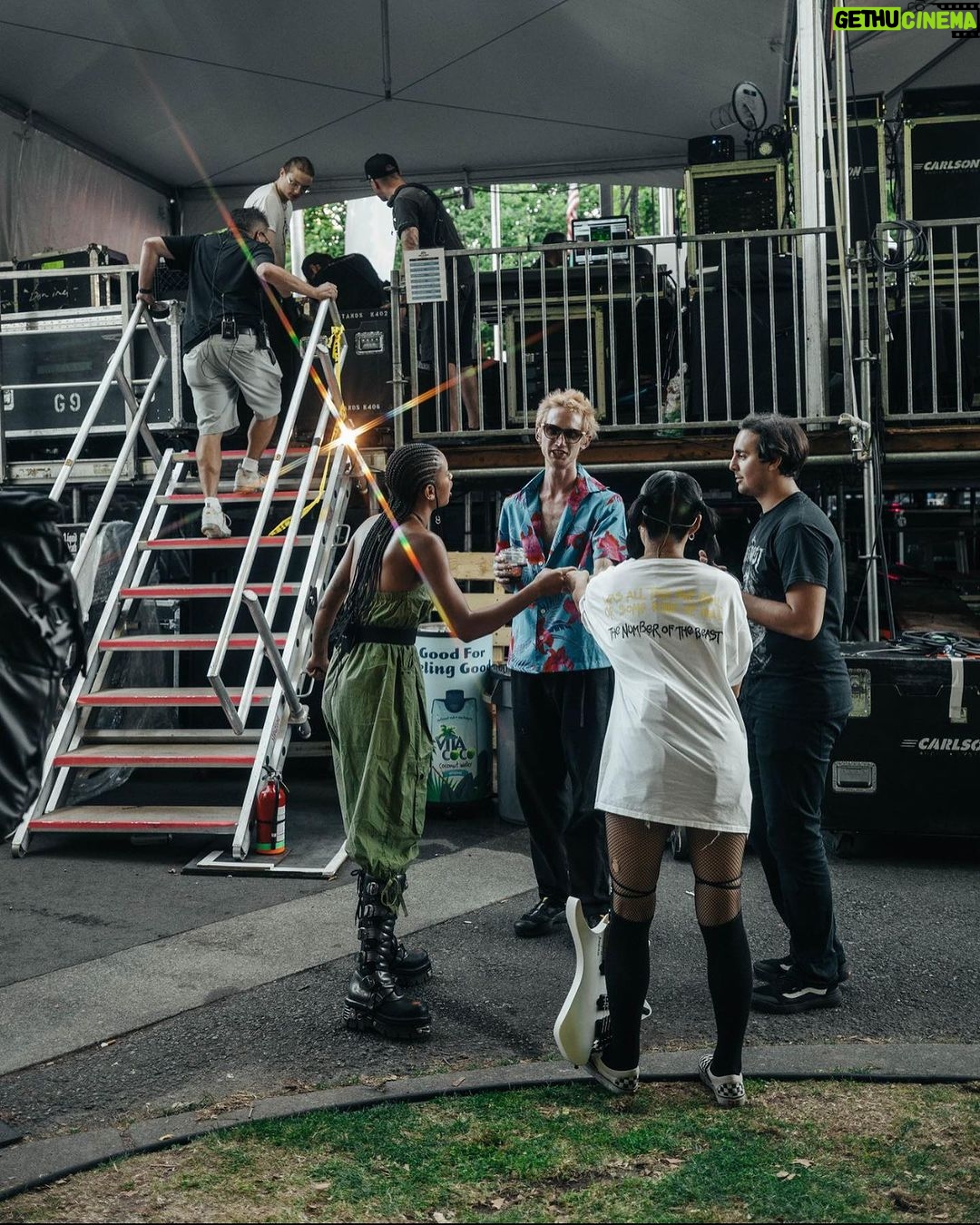 Willow Smith Instagram - 🪐 @dayindayoutfest 🪐