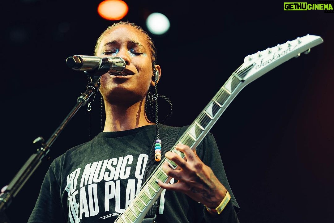 Willow Smith Instagram - 🖤 @outsidelands 🖤