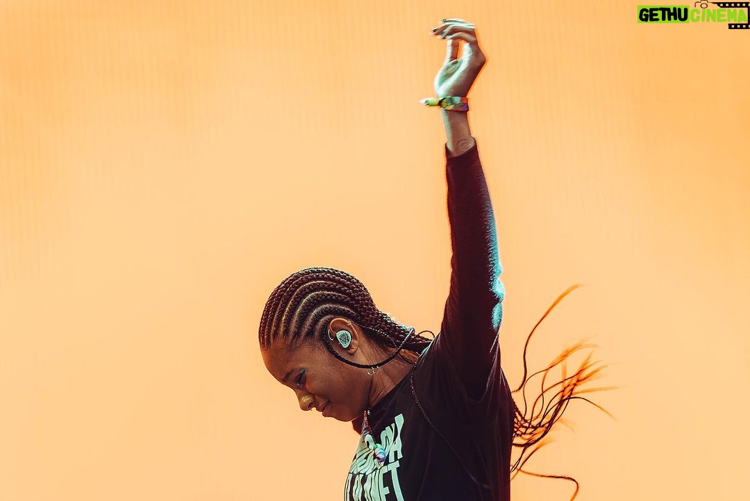 Willow Smith Instagram - 🖤 @outsidelands 🖤