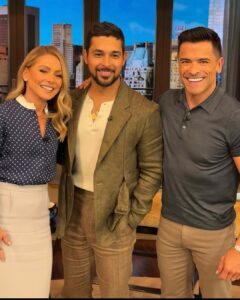 Wilmer Valderrama Instagram - Speaking of the multiverse… so great to spent time with you two amazing humans. Thank you for always being so fun @kellyripa @instasuelos