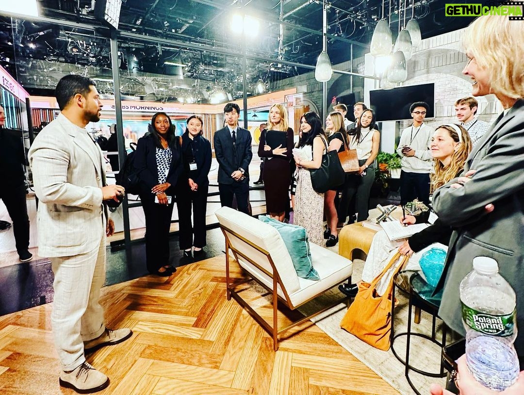Wilmer Valderrama Instagram - Finale chat with our friends at @cbsmornings .. #NCIS