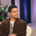 Wilmer Valderrama Instagram - What a great day with the sweetest @kellyclarkson! And thank you to @kellyclarksonshow for an amazing day!! Who caught the show!?