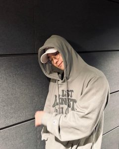 Wonwoo Instagram - 우주 공장 앞에서😁