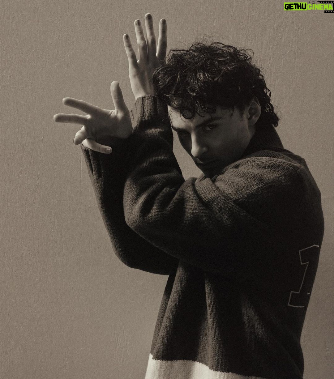 Wyatt Oleff Instagram - «La moda è il modo in cui mi esprimo: come mi sento dentro e come voglio mostrare alla gente il mio stato d’animo», @wyattoleff. — “Fashion is how I express myself: how I feel inside and how I want to show people how I feel,” @wyattoleff. Credits Editor in chief @federicopoletti Photographer @dennisleupold Stylist @orettac Grooming @barbaralamelzamakeup Stylist assistants Allegra Gargiulo #manintown #nextgen #wyattoleff #guardiansofthegalaxy #cityonfire