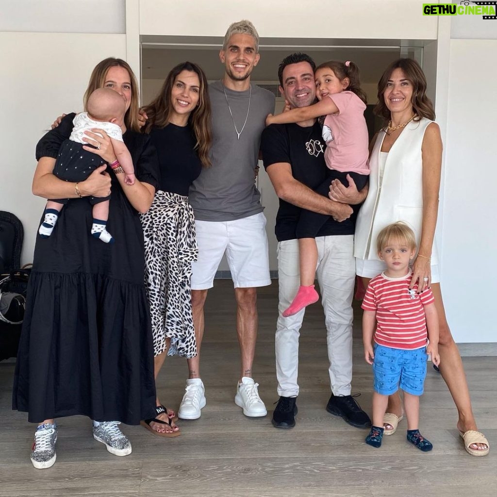 Xavi Hernández Instagram - Retrobament amb amics 🔝🥰❤️ Barcelona, Spain