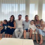 Xavi Hernández Instagram - Muchas gracias por la visita, amigos! ♥️🔝⚽️🥰 @javier.saviolaok @romanelaamato @nuriacunillera81 #loqueelfútbolunió Barcelona, Spain